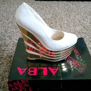 Used sz. 41EU/9 women's White/ Gold plated Wedged Heels